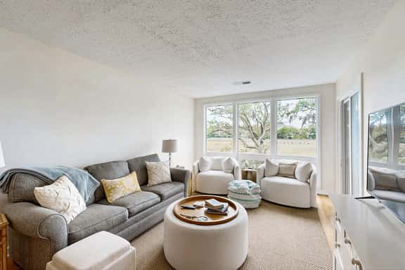 Charming Coastal Condo, with Shared Pool, Fitness Center & Dock - Image 1