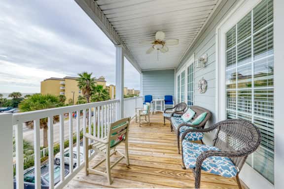 Second-level beachfront villa w/ shared pool, ocean views, & balcony - Image 1