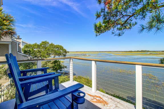 Centrally located to local attractions, close to beach access & marsh views - Image 1