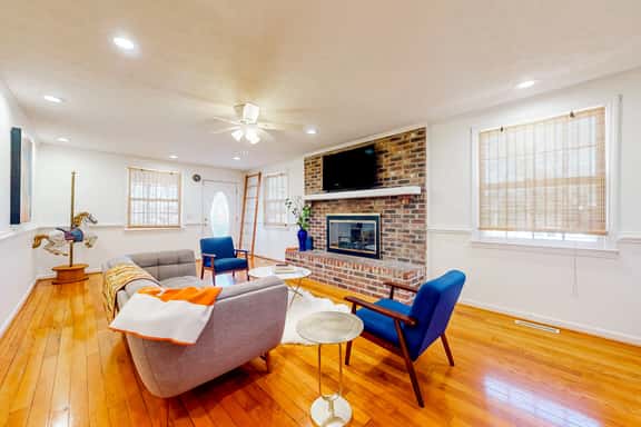 Park Circle home close to restaurants w/ AC & private W/D - Image 1