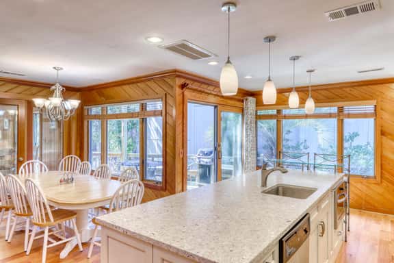 West Beach home with Plenty of Space - Moments Away from the Beach - Image 1