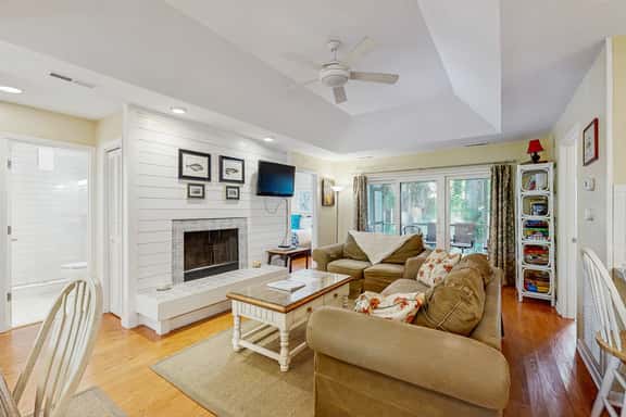 Cabin in the maritime forest with pool and golf on-site - walk to the beach - Image 1