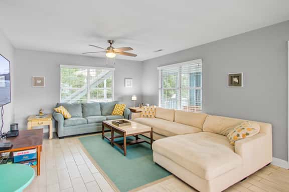 Convenient dog-friendly retreat steps from the beach with grill & screened porch - Image 1