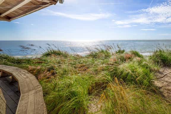 Creek Watch Villa with resort amenities, marsh views, & on-site golf - Image 1