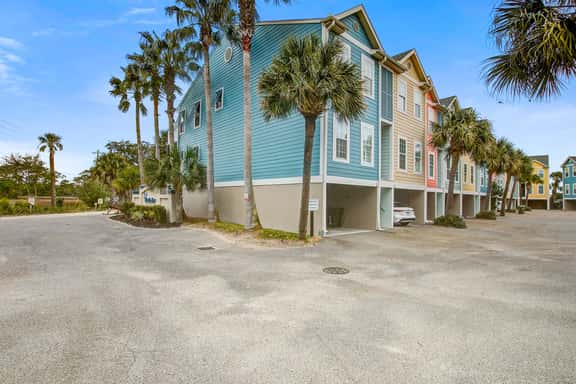 Lavish home near the beach and Charleston with pool & dock access - balcony - Image 1