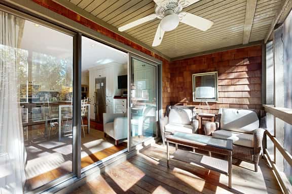 Refurbished Villa with Private Wooded Views, Tennis & Nearby Beach Access - Image 1
