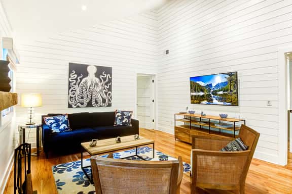 Scenic view cottage w/ skylights & Free WiFi- across the street from the beach - Image 1