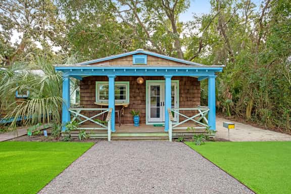 Trio of coastal cottages with private courtyard, full kitchens, & WiFi - dogs ok - Image 1