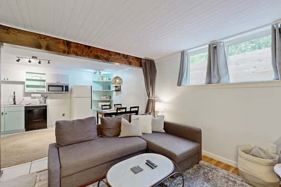 Cozy West Ashley Apartment- Close to shopping and Downtown Charleston - Image 1
