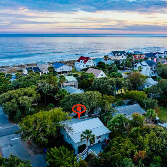 Family-friendly beach cottage w/deck, screened porch, grill - Image 1