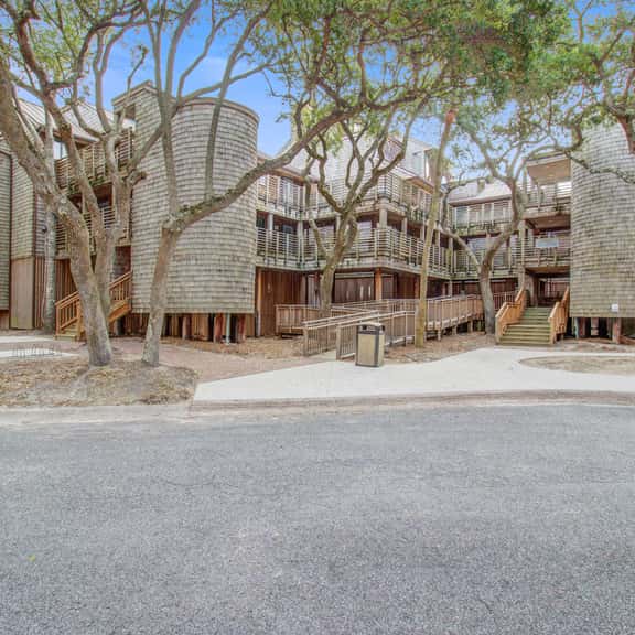 Second floor oceanfront villa with deck & full kitchen super close to the beach - Image 1