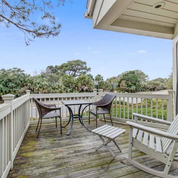 Villa with screened porch & fabulous views - just across the street from the beach - Image 1
