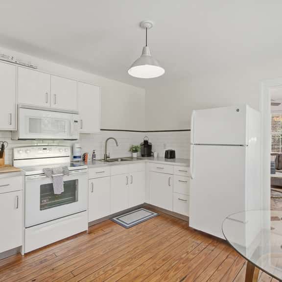 Charming Charleston Bungalow Near Downtown w/ WiFi and AC - Image 1