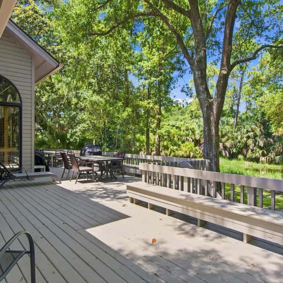 Private home with large deck and views of a lagoon – walk or bike to the beach - Image 1