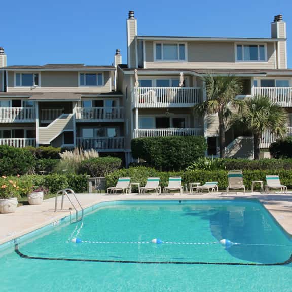 Beautiful villa surrounded by lush landscaping - walk to beach, golf & pool - Image 1