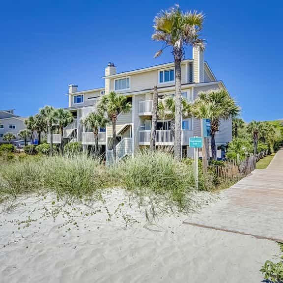 Oceanfront beach condo with WiFi, washer/dryer, pool - snowbirds welcome - Image 1