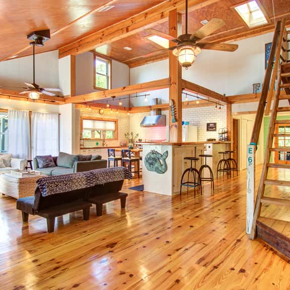 Dog-friendly tropical oasis w/ private deck/ yard - close to beach & everything - Image 1