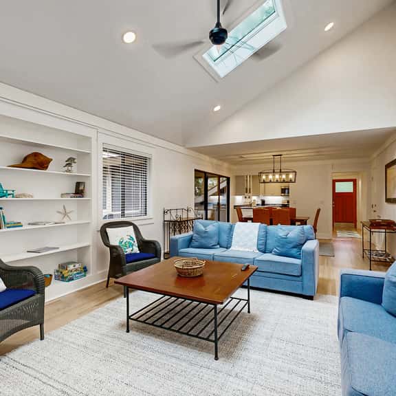 Updated cottage with beautiful views & screened porch - easy walk to beach/ park - Image 1