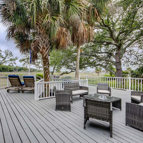 Beautiful home on lush lot with boardwalk to marsh, large deck, wifi, central ac - Image 1