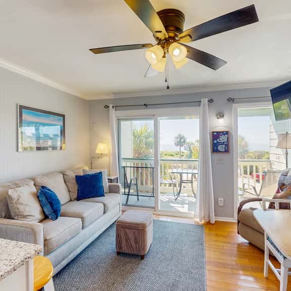Renovated villa with gorgeous ocean views, pool, grills, & great location - Image 1