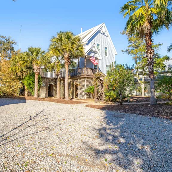 Gorgeous home with marsh views, deck, firepit & gourmet kitchen - Image 1