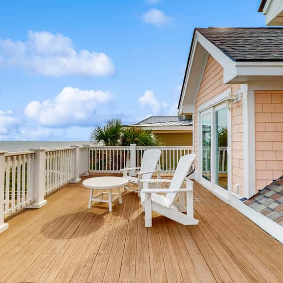Gorgeous beachfront home with stunning ocean views - walk into town - Image 1