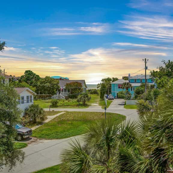 Restful beach home w/ large screen porch and open deck - easy walk to beach - Image 1