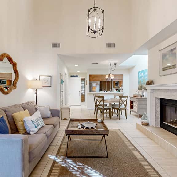 Gorgeous condo w/ shared tennis court & nearby playground - Image 1