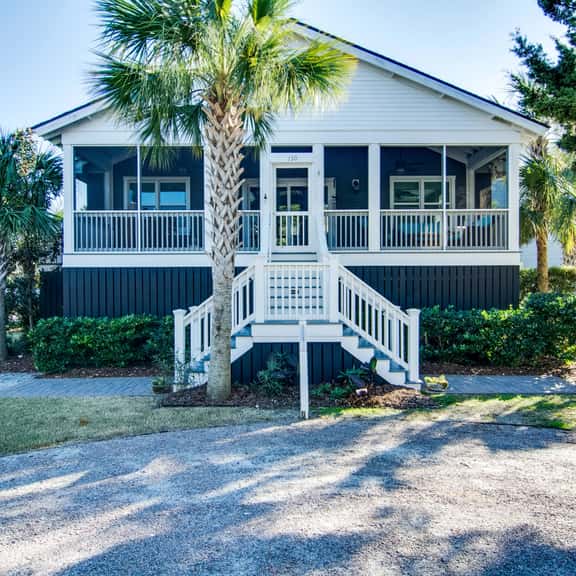 Dog-friendly coastal cottage w/deck & private gas grill - short walk to beach - Image 1