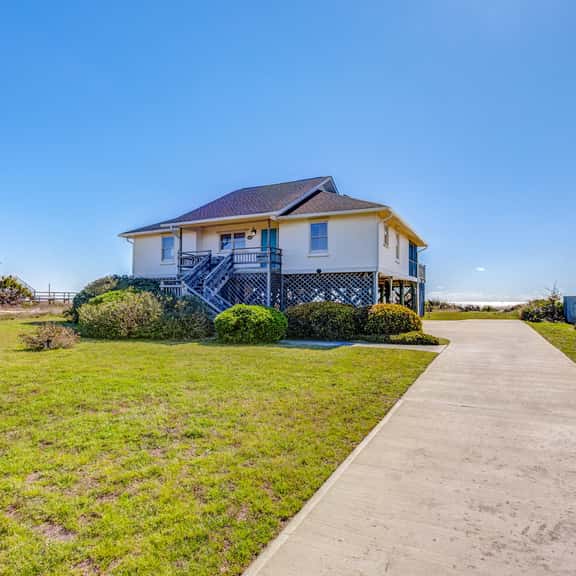 Stylish Oceanfront Home in a Great Location with WiFi & a Wood-Burning Fireplace - Image 1