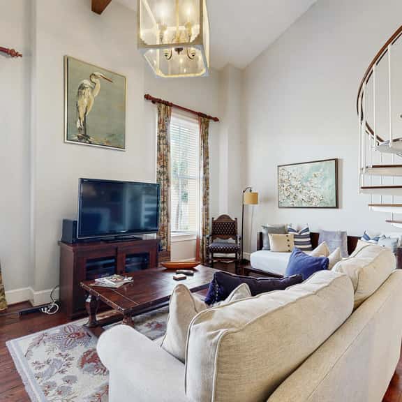 Charming downtown home in heart of Charleston with loft, tranquil courtyard & AC - Image 1