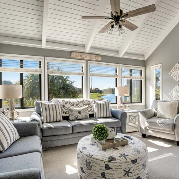 Stylish beach villa with three decks, and golf course views - Image 1