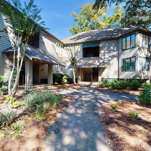 Lagoon-Front Villa w/ Screened Porch, WiFi & AC - Steps to Beach, Tennis & Golf - Image 1
