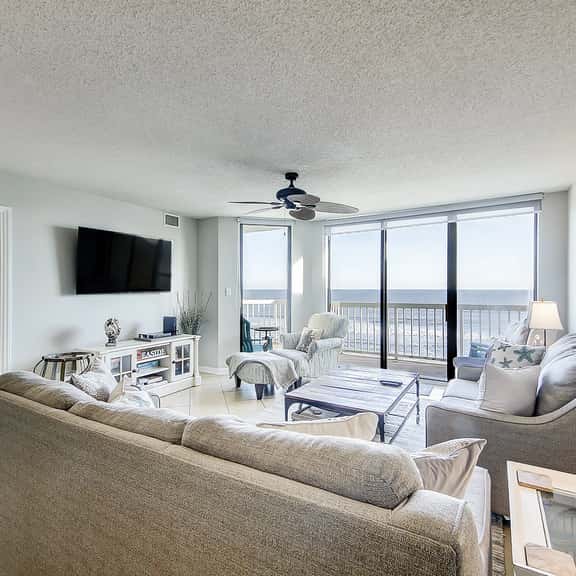 Oceanfront villa with incredible views, balcony & 2 community pools - Image 1