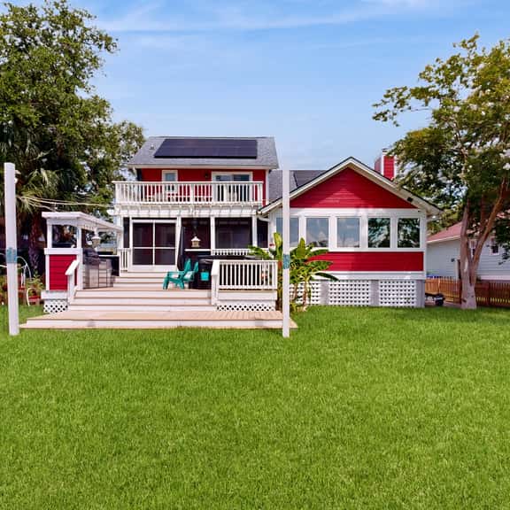 Peaceful home with expansive views of the Ashley River w/ outdoor living space - Image 1