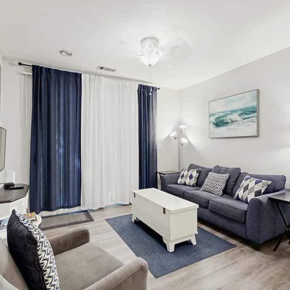 Fully-furnished first-floor condo with pool & private washer/dryer- dog-friendly - Image 1