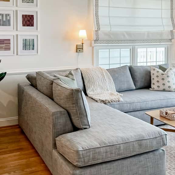 Stylish Oceanview Condo: Pool, Parking & Prime Location! - Image 1