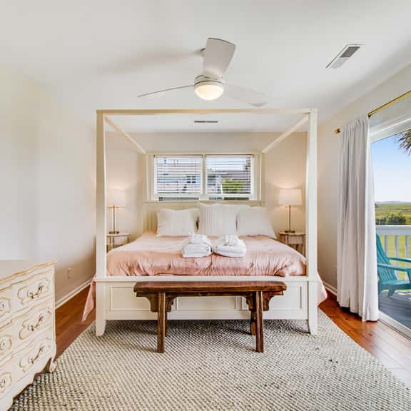 Home with Free WiFi, a Full Kitchen, Five Decks, & Amazing Marsh Views - Image 1