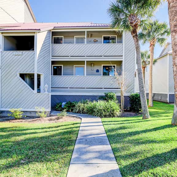 Riverfront condo with pool, 2 tennis courts, & screened porch - near beach - Image 1