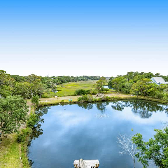 Fantastic coastal retreat with private dock, gas grill, two decks, & fast WiFi - Image 1