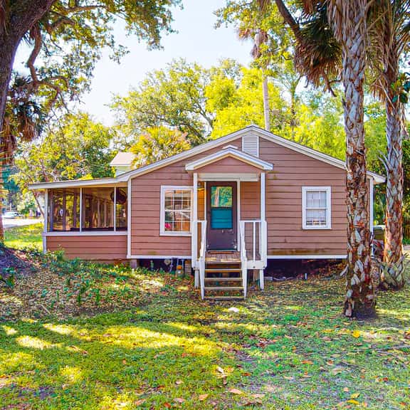 Downtown Folly Beach home with free WiFi, washer/dryer, smart TV, & more - Image 1