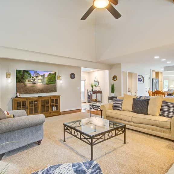 Spacious, dog-friendly home with screened porch, next to the beach path - Image 1