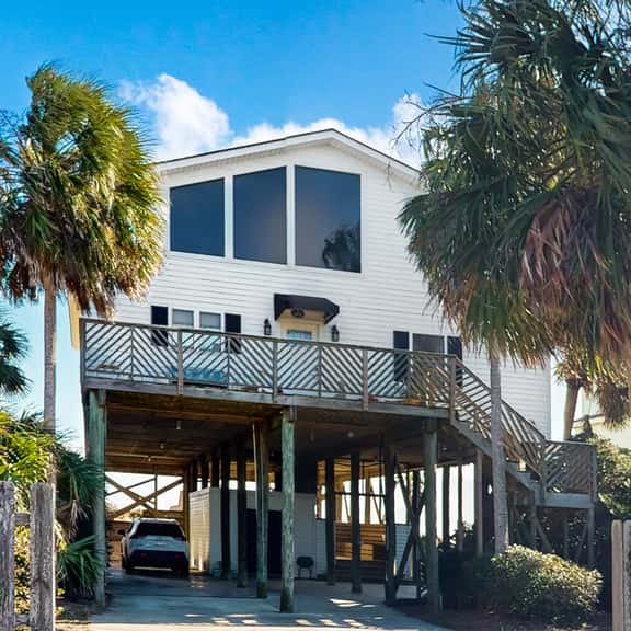 Spacious oceanfront home w/ stunning views, large deck - private access to beach - Image 1