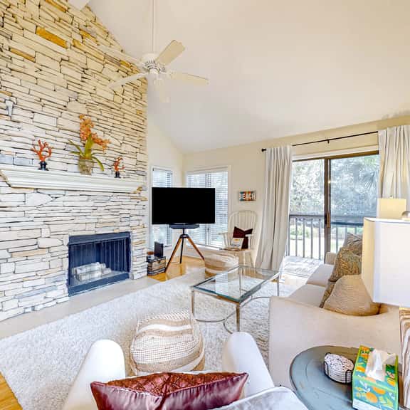 Bright, beautiful home with screened-in porch, wood flooring, & AC - dogs ok - Image 1