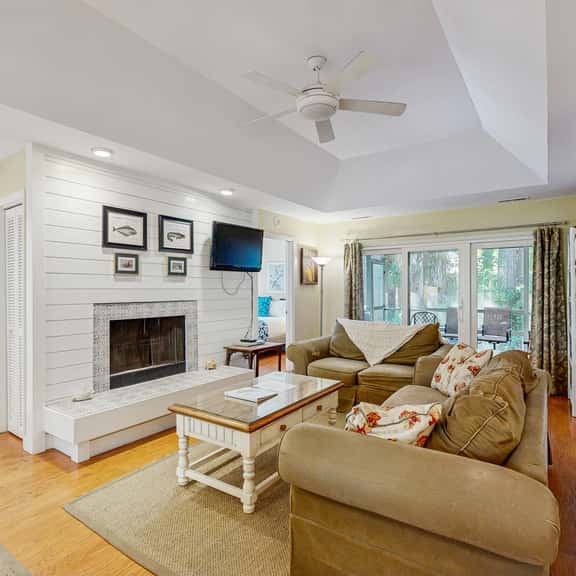 Cabin in the maritime forest with pool and golf on-site - walk to the beach - Image 1
