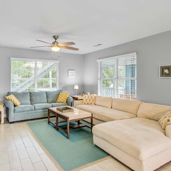 Convenient dog-friendly retreat steps from the beach with grill & screened porch - Image 1