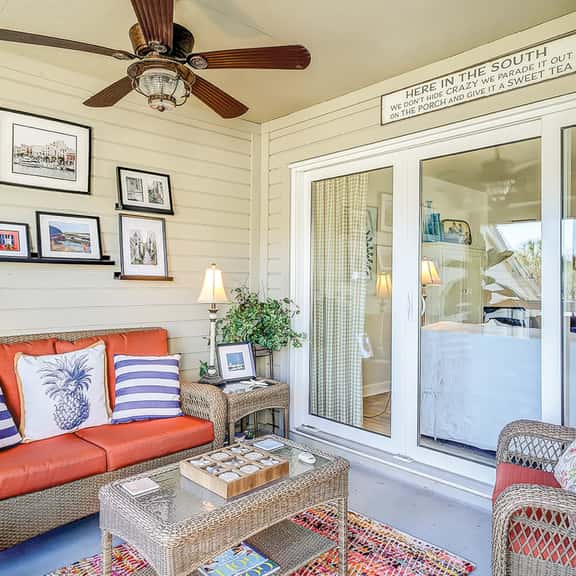 Lovely condo near beach with enclosed porch, pool, tennis, and golf access - Image 1