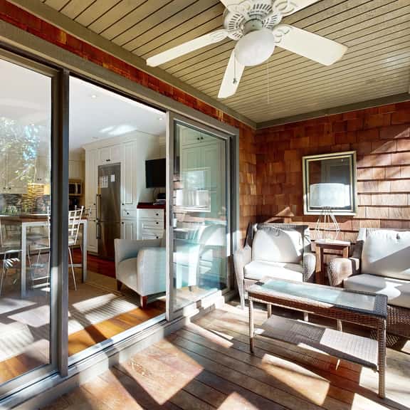 Refurbished Villa with Private Wooded Views, Tennis & Nearby Beach Access - Image 1