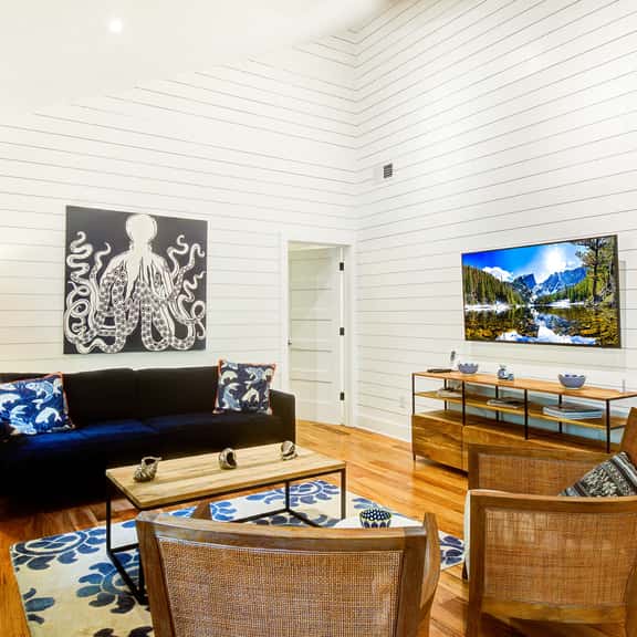 Scenic view cottage w/ skylights & Free WiFi- across the street from the beach - Image 1