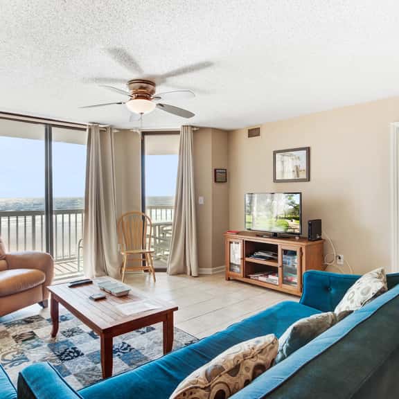 Oceanfront villa steps from the beach w/private balcony & shared pool - Image 1